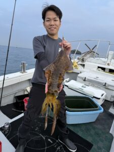 福岡・糸島周辺の湾内エギングで、アオリイカ好釣!