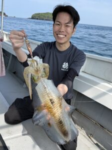 福岡・糸島周辺の湾内エギングで、アオリイカ好釣!