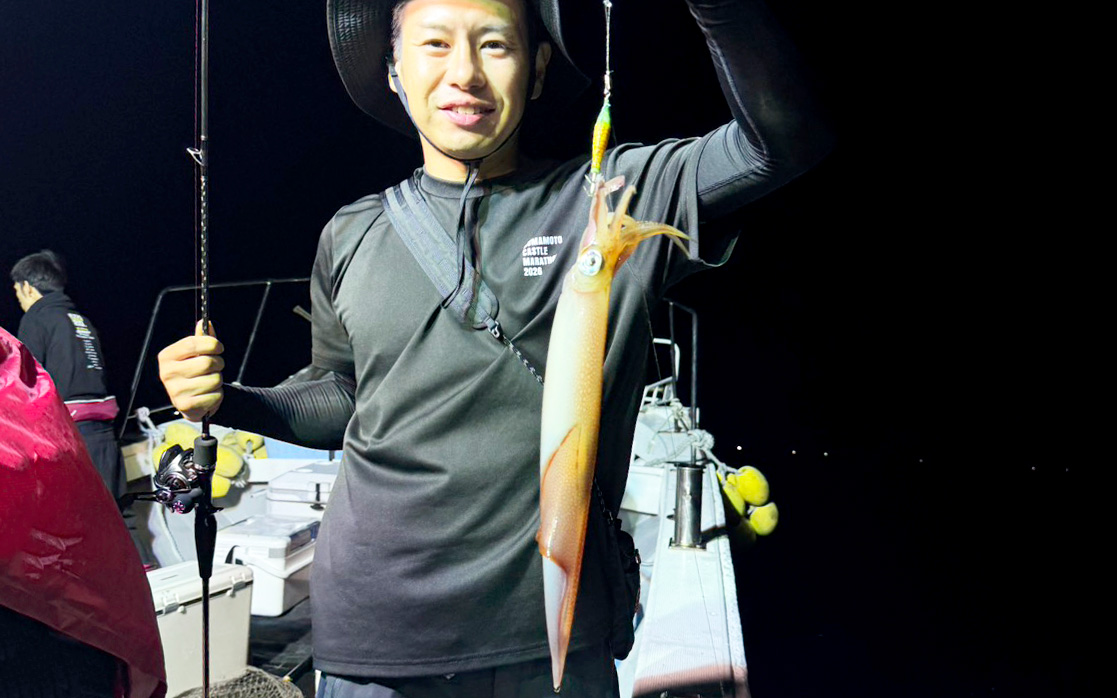 玄界灘の夜焚きイカ釣り！良型スタートも後半はサバで苦戦