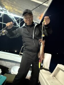 玄界灘の夜焚きイカ釣り！良型スタートも後半はサバで苦戦