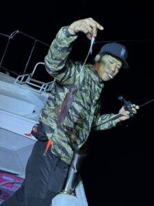 玄界灘の夜焚きイカ釣り！良型スタートも後半はサバで苦戦