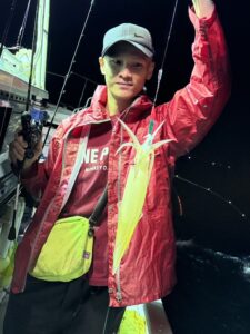 玄界灘の夜焚きイカ釣り！良型スタートも後半はサバで苦戦