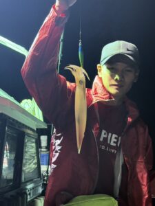 玄界灘の夜焚きイカ釣り！良型スタートも後半はサバで苦戦