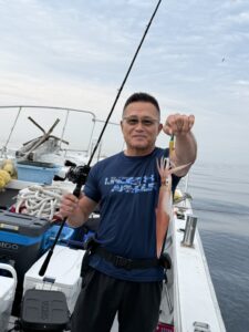 玄界灘の夜焚きイカ釣り！ポイント移動でパラソルサイズも登場