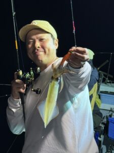 玄界灘の夜焚きイカ釣り！ポイント移動でパラソルサイズも登場