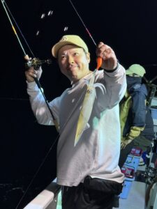 玄界灘の夜焚きイカ釣り！ポイント移動でパラソルサイズも登場