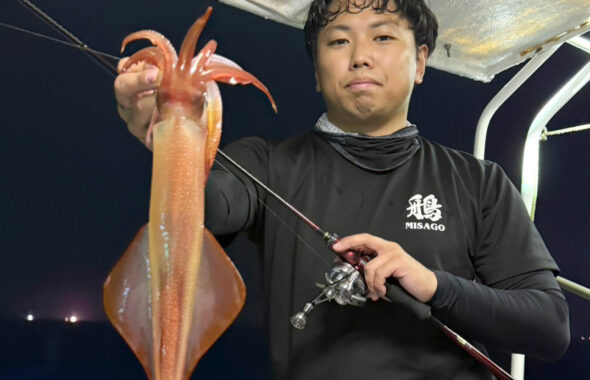 今期初の3桁達成！パラソルサイズ爆乗りの夜焚きイカ釣り