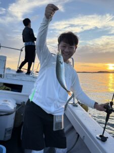 【博多湾タチウオ】今期の夏シーズン開幕!釣りガール「あんにょん」ちゃん参戦