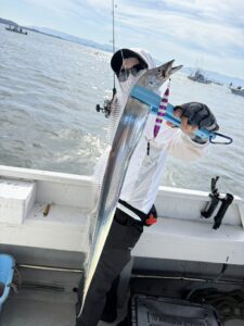 【博多湾タチウオ】今期の夏シーズン開幕!釣りガール「あんにょん」ちゃん参戦