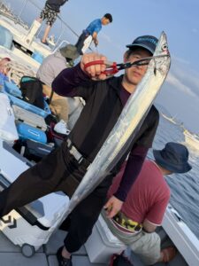 朝イチのチャンスにF5ドラゴン出現!テクニカルな博多湾タチウオ釣り