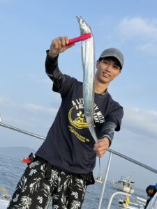 朝イチのチャンスにF5ドラゴン出現!テクニカルな博多湾タチウオ釣り