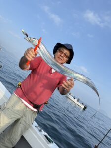 朝イチのチャンスにF5ドラゴン出現!テクニカルな博多湾タチウオ釣り