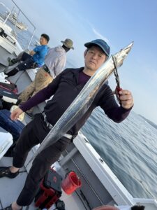 朝イチのチャンスにF5ドラゴン出現!テクニカルな博多湾タチウオ釣り