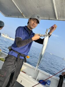 朝イチのチャンスにF5ドラゴン出現!テクニカルな博多湾タチウオ釣り