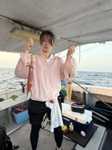 今期初の3桁達成!パラソルサイズ爆乗りの夜焚きイカ釣り