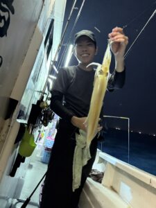 今期初の3桁達成!パラソルサイズ爆乗りの夜焚きイカ釣り
