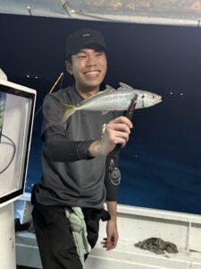 今期初の3桁達成!パラソルサイズ爆乗りの夜焚きイカ釣り