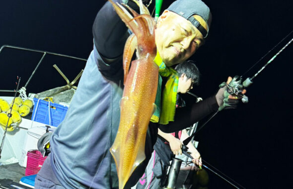 状況渋めから一転！潮が動いてパラソル級の良型連発