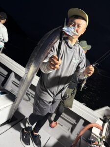 アタリ少なめの渋い展開も良型キャッチ！初チャレンジで好サイズ連発の博多湾タチウオ