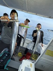 朝からアタリ連発！ドラゴン級の良型続々の博多湾タチウオ釣り