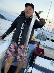 朝からアタリ連発！ドラゴン級の良型続々の博多湾タチウオ釣り
