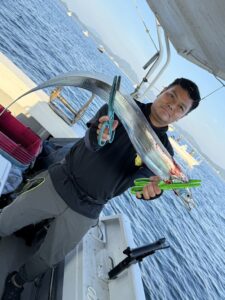 朝からアタリ連発！ドラゴン級の良型続々の博多湾タチウオ釣り