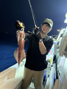 状況渋めから一転！潮が動いてパラソル級の良型連発