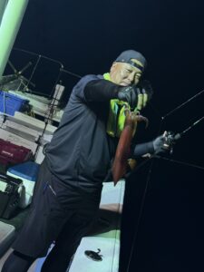 状況渋めから一転！潮が動いてパラソル級の良型連発