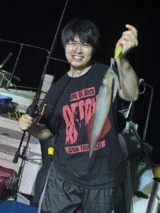 状況渋めから一転！潮が動いてパラソル級の良型連発