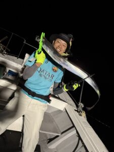 前日の渋さを吹き飛ばすアタリ連発！パターンを掴んで良型連発の博多湾タチウオ