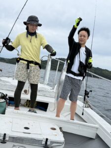 前日の渋さを吹き飛ばすアタリ連発！パターンを掴んで良型連発の博多湾タチウオ