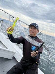 ポイント移動で好反応!途切れぬアタリとドラゴンサイズ連発の博多湾タチウオ