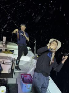 今期ラストはパラソル級連発!胴付きでトップ200杯を記録した夜焚きイカ釣り
