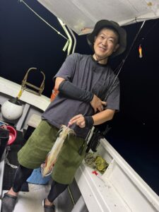 今期ラストはパラソル級連発!胴付きでトップ200杯を記録した夜焚きイカ釣り
