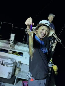 今期ラストはパラソル級連発!胴付きでトップ200杯を記録した夜焚きイカ釣り