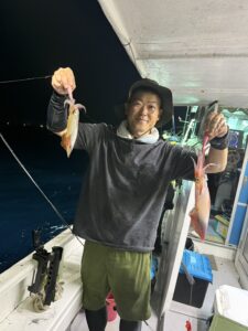 今期ラストはパラソル級連発!胴付きでトップ200杯を記録した夜焚きイカ釣り