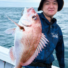 今期初の一つテンヤは高うねり。真鯛や大型マゴチの釣果