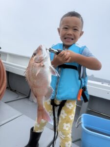 潮止まりからのポイント移動で真鯛連発！強烈な引きのコロダイも登場のひとつテンヤ釣行