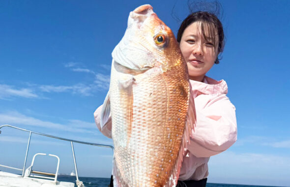 二枚潮に苦戦もポイント移動で良型真鯛が連続ヒット