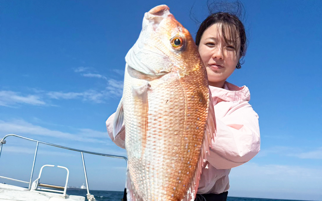 二枚潮に苦戦もポイント移動で良型真鯛が連続ヒット