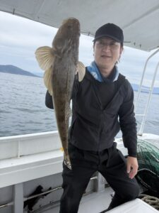 食べ頃サイズの真鯛連発に2kgの良型も！大型マゴチも混じり数釣り