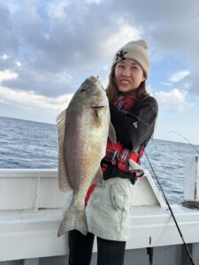 初挑戦でも2kgの真鯛に3.5kgの大型コロダイ!大型マゴチや良型アコウも