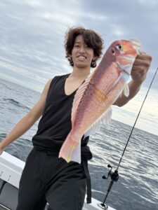 潮変わりのポイント移動で2.7kgの良型真鯛！多彩な魚種が揃ったタイラバ釣行