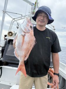 潮変わりのポイント移動で2.7kgの良型真鯛！多彩な魚種が揃ったタイラバ釣行