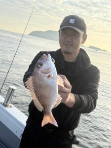初挑戦多数のひとつテンヤ、エサ取りや潮止まりに苦戦するもコロダイや真鯛がヒット