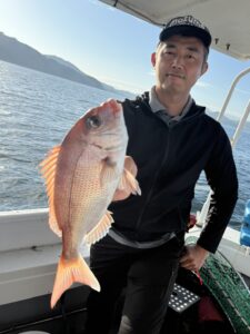 初挑戦多数のひとつテンヤ、エサ取りや潮止まりに苦戦するもコロダイや真鯛がヒット