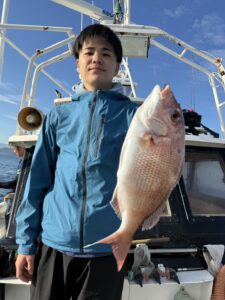 初挑戦多数のひとつテンヤ、エサ取りや潮止まりに苦戦するもコロダイや真鯛がヒット