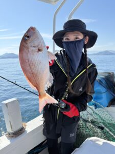 凪の玄界灘で朝マズメから真鯛連発！潮を見極め30尾超え